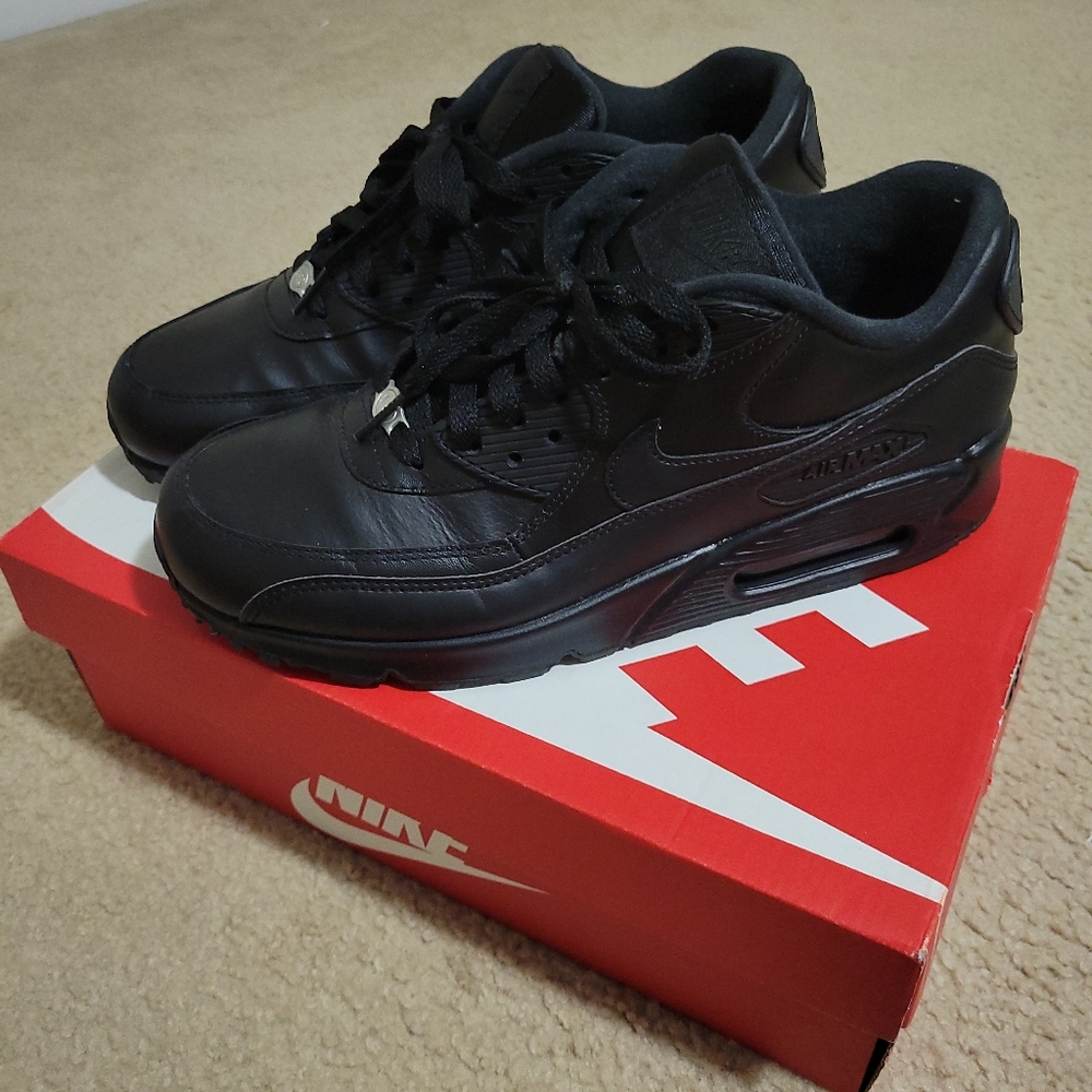 SOLD!! Nike Air Max 90 Black size 8.5 - Picture 3 of 3